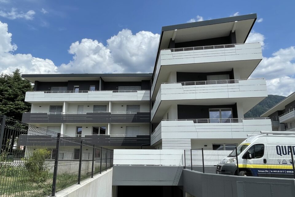 Immagine per Balconi e frangisole in HPL residenza Laura - 4